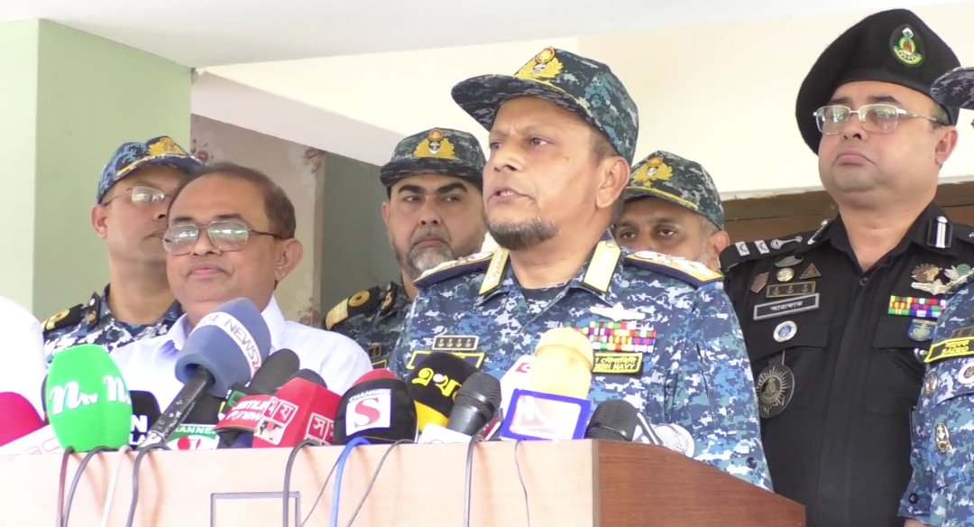 স্বাভাবিক আইনশৃঙ্খলা পরিস্থিতি বজায় রাখতে সদা তৎপর নৌবাহিনী