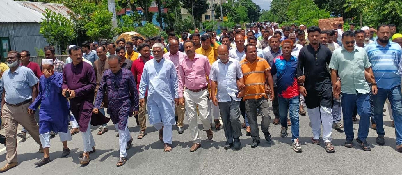 কাজিপুরে বিএনপি জামাতের নৈরাজ্যের প্রতিবাদে আ.লীগের বিক্ষোভ মিছিল