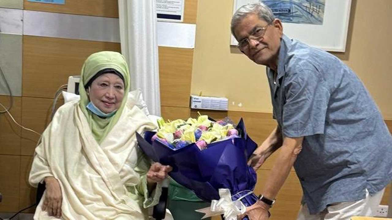 মুক্তি পাওয়ার পর খালেদা জিয়াকে ফুলেল শুভেচ্ছা মির্জা ফখরুলের